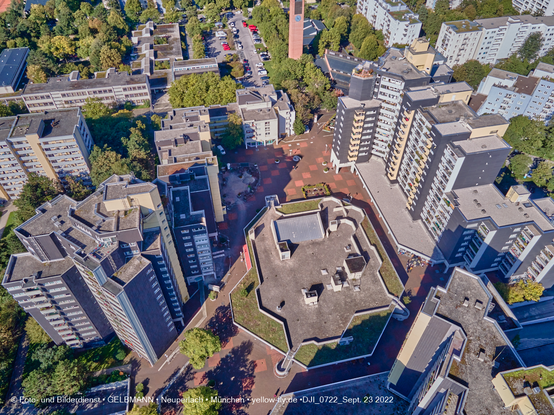 23.09.2022 - Karl-Marx-Ring 53-53c und Studentenwohnheim und Marx-Zentrum in Neuperlach
